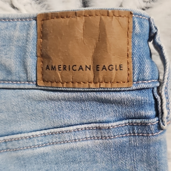 American Eagle Outfitters Light Wash Ripped Jean Shorts - Picture 7 of 10